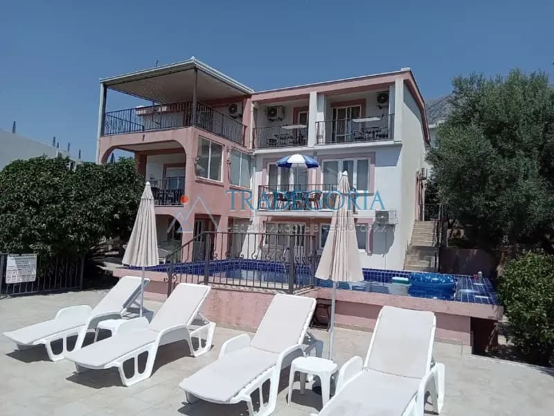 Nudimo na prodaju vilu u Dobrim Vodama sa bazenom.