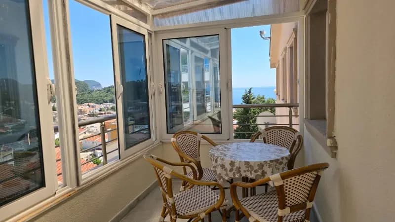 Petrovac - deniz manzaralı iki odalı daire satılık