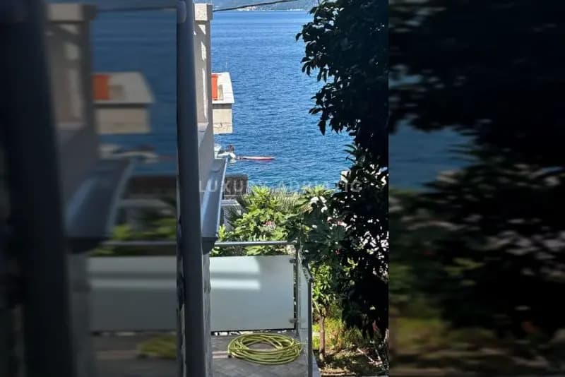 Krašići'de deniz manzaralı townhouse