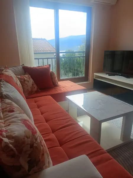 Izdavanje, jednosoban Stan, 38m², Baošici, Herceg Novi