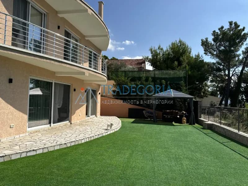 House with a sea view in the Green Belt, Bar