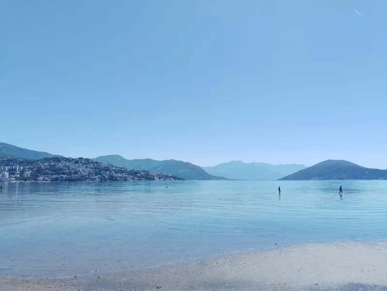 Denize sıfır arsa, Igalo