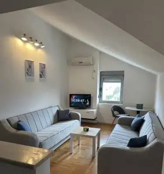 Vermietung, Einzimmerwohnung, 40m², Stari Aerodrom, Podgorica