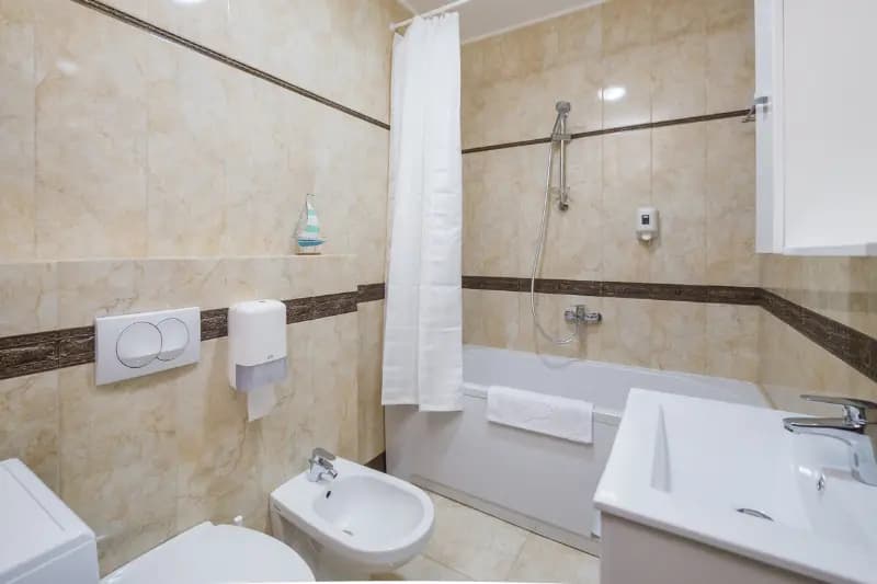 Satılık, üç odalı daire, 93m², Budva