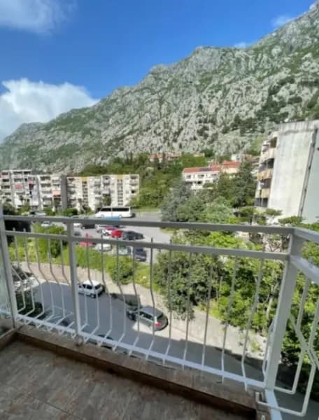 Prodaja, dvosoban stan, 76m², Dobrota, Kotor