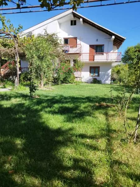 Vermietung, Haus, 130m², Tološi, Podgorica