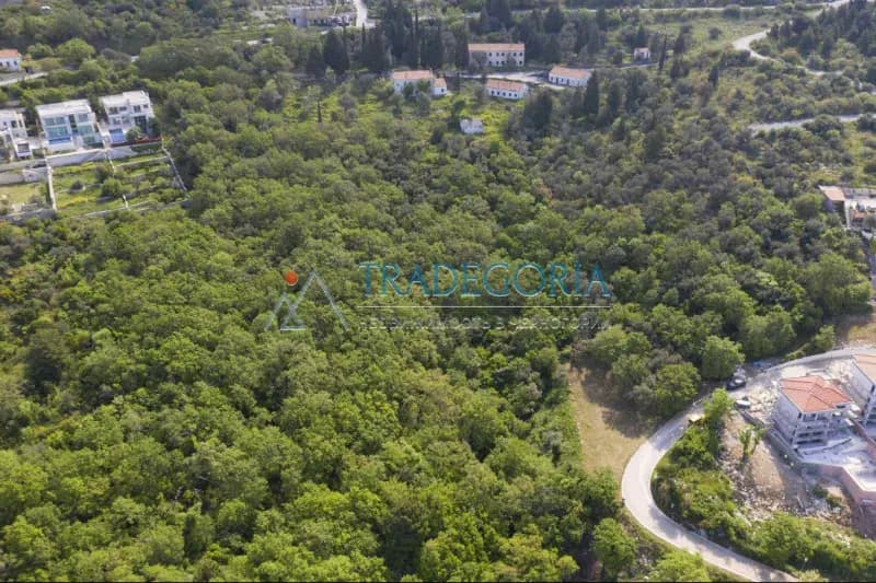 İmarlı arazi Skocidevojki'de deniz manzaralı
