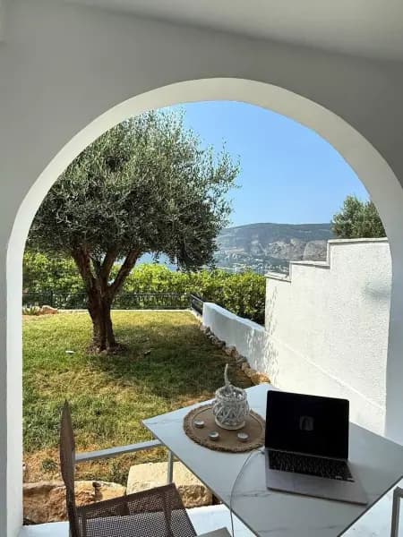 Herceg Novi'de bahçeli bir odalı daire