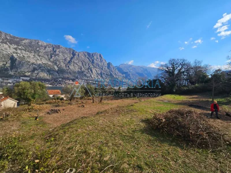 Prčanj'da deniz manzaralı büyük arsa