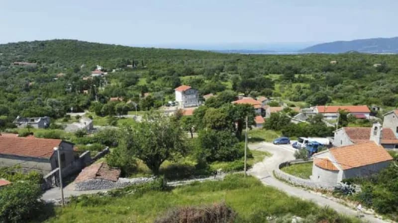 Luštica'da 3 villa inşaatı için arsa - indirimli fiyat