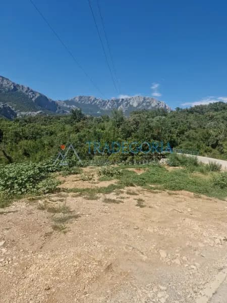 Bar'ın yanında, Župcima'da küçük arsa