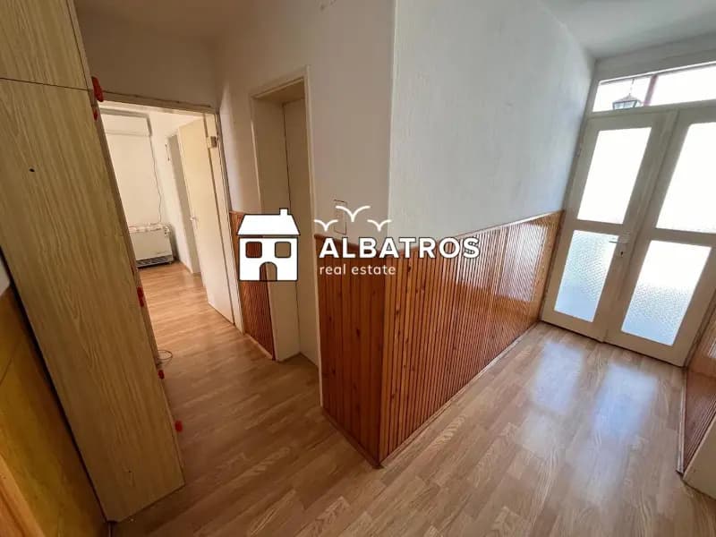 For sale: Three-room apartment of 72m² in Ilino, Bar