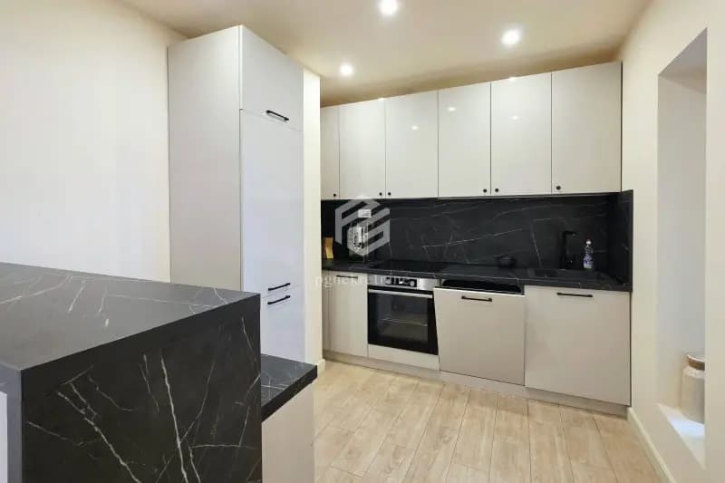 Trosoban lux stan 120m2 + 3 parking mjesta, Konik – Podgorica