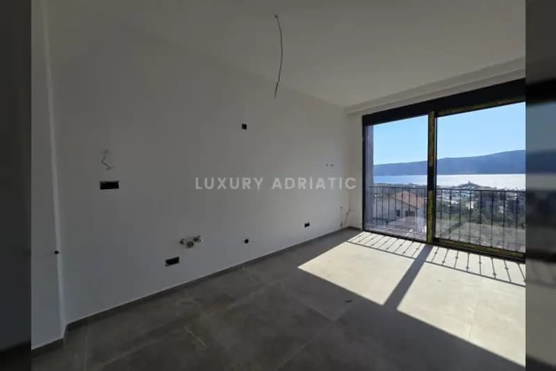 Tivat'ta yeni iki odalı daire – 256.200 euro