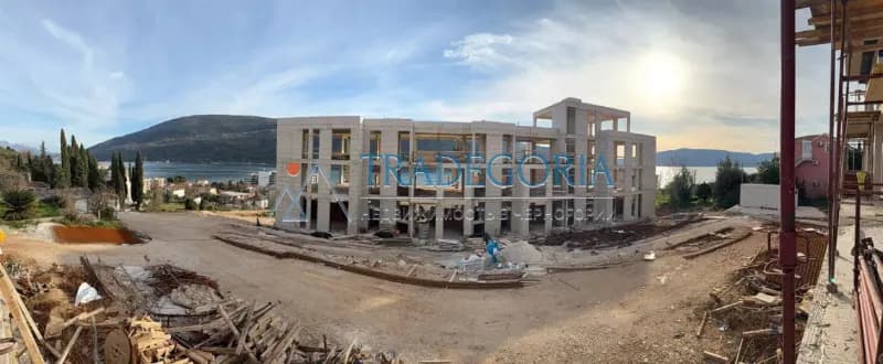 Denizden 3 dakika uzaklıkta, balkonu olan 1+1 daire, Boka Kotorska Körfezi, Kumbor, Herceg Novi ilçesi