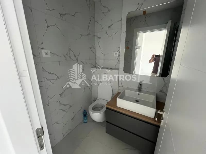 İlinu, Bar'da 60m2 tek odalı daire satılıktır.