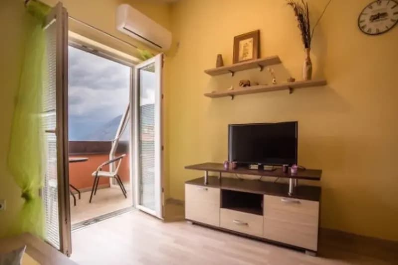 For rent, one-bedroom apartment, 50m², Dobrota, Kotor