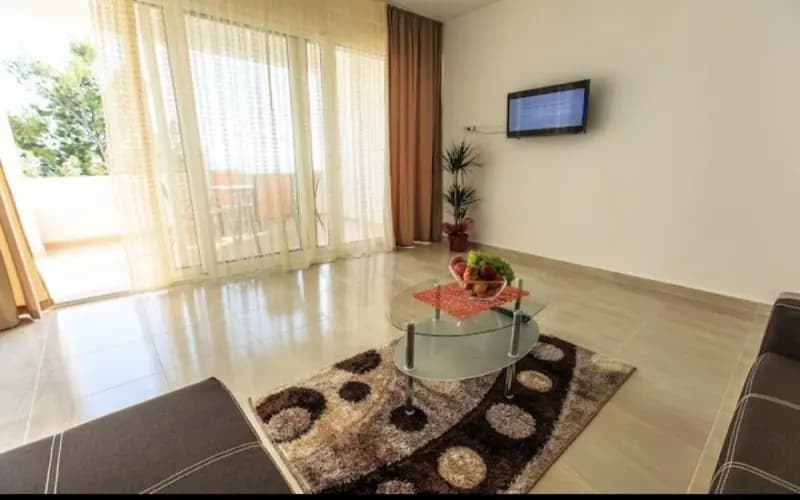Izdavanje, jednosoban stan, 50m², Zeleni Pojas, Bar