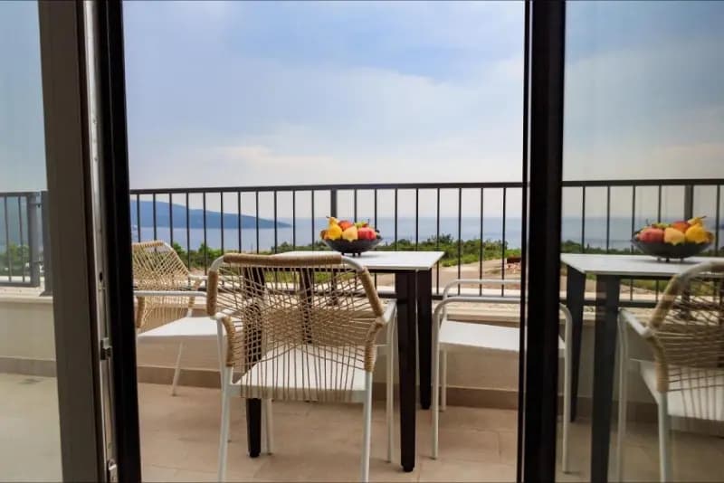 Ich verkaufe eine Zweizimmerwohnung in Luštica Bay Centrale.