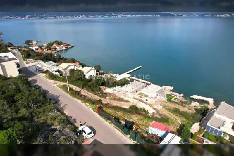 Radovići'de satılık cazip arsa - ikinci sıra. Lustica