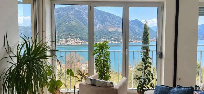 Three-bedroom apartment with a view of the Bay of Kotor - Dobrota