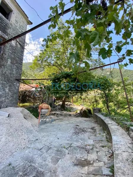 Stara kamena kuća sa pogledom na more, na jednom od najživopisnijih i najatmosfernijih mesta u Crnoj Gori - Boki Kotorskoj, Stoliv.