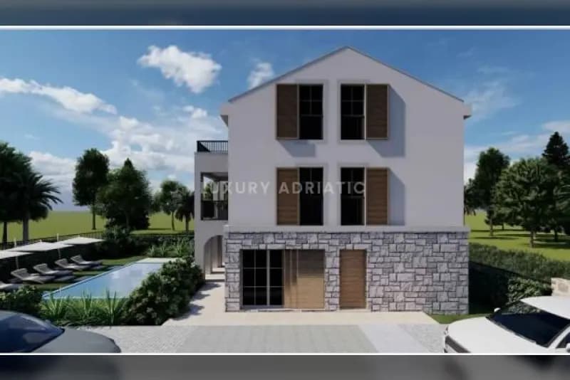 Tivat Seljanovo - plac sa kucom za renovaciju ispod magistrale