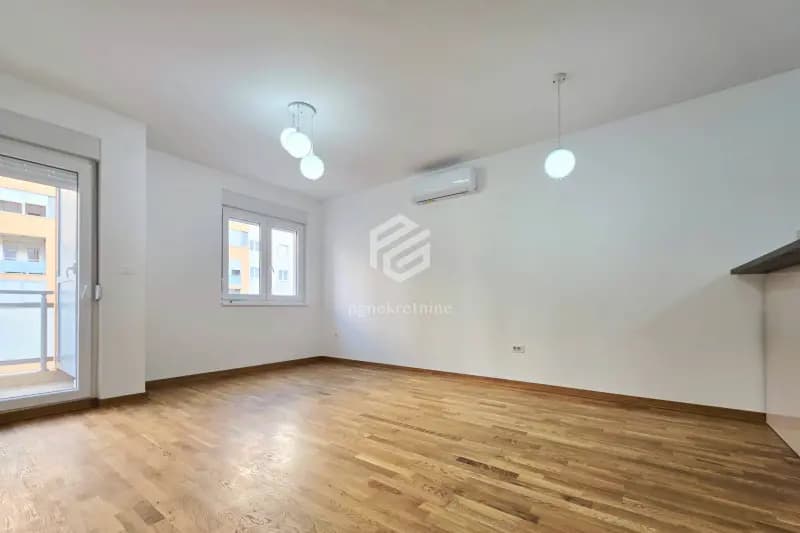 Dvosoban stan 64m2 + garaža, City kej – Podgorica