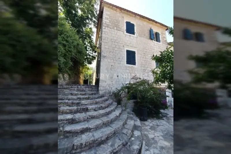 Kotor Körfezi'nde eşsiz taş ev - denize 200 metre. Kamenari