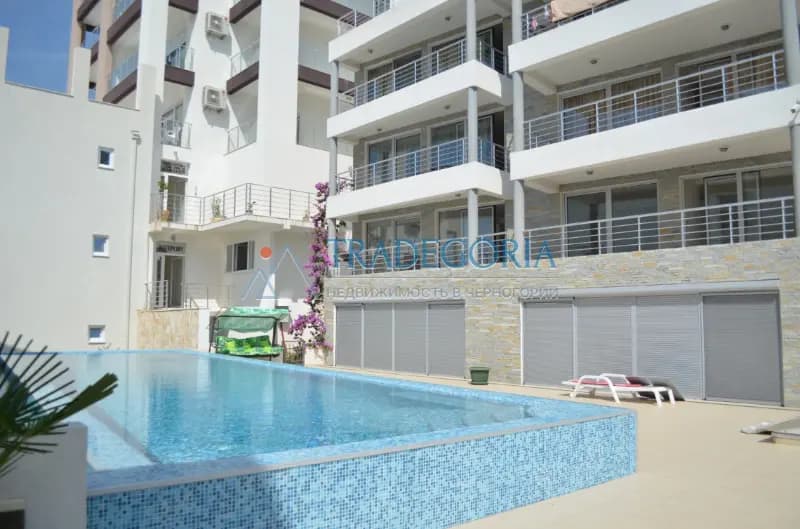 Two-bedroom apartment on the first line with a pool