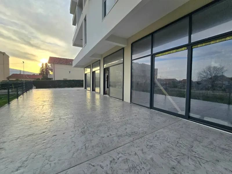 Bijela, Herceg Novi'de ticari alan