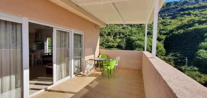 Prodaja, jednosoban stan, 64m², Lazi, Budva
