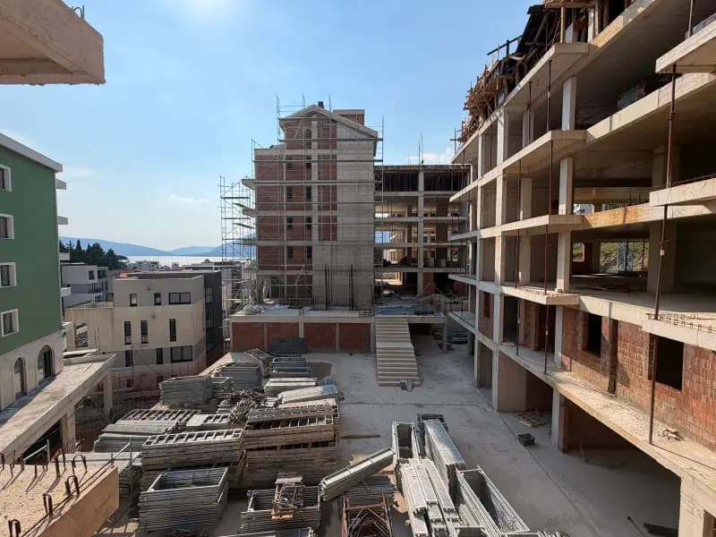 Продаж, однокімнатна квартира, 52м², Тіват