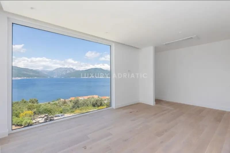 Deniz manzaralı modern villa Lustica, Krašići'de