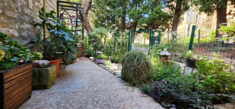 Elegantna gradska kuća u Petrovcu - legalizirano