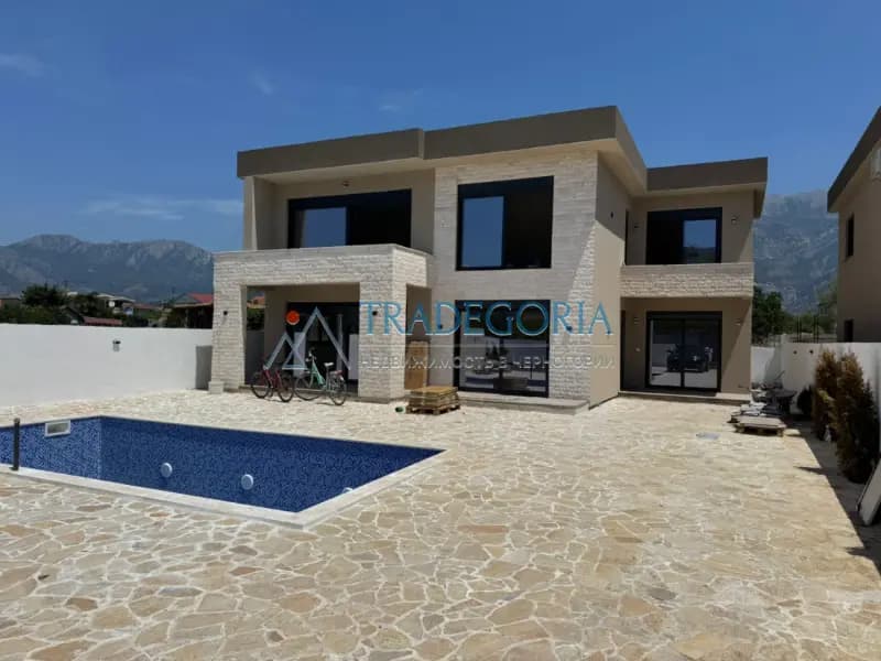 Neue Villa mit Pool in Bar