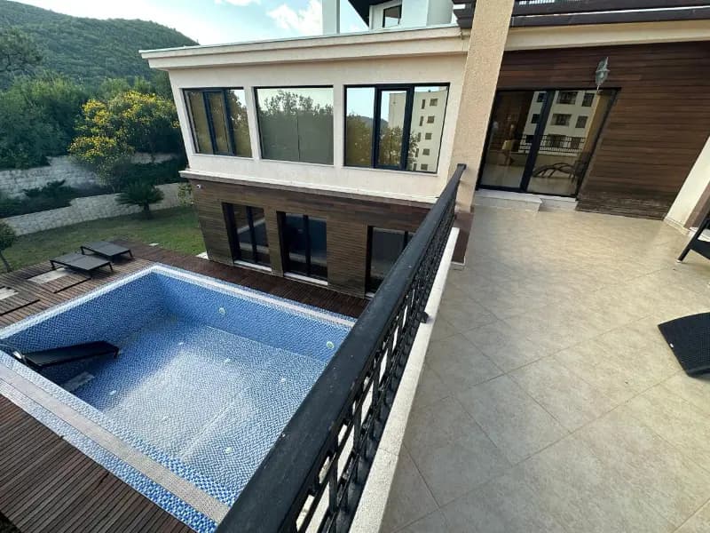 Verkauf, Villa, 300m², Budva