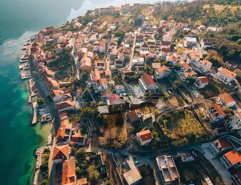 1+1 teraslı daire, denize 90 metre mesafede yeni komplekste, Boka Kotorska