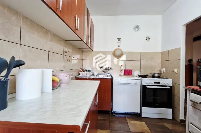İki odalı daire 71m2, Otobüs durağı – Podgorica
