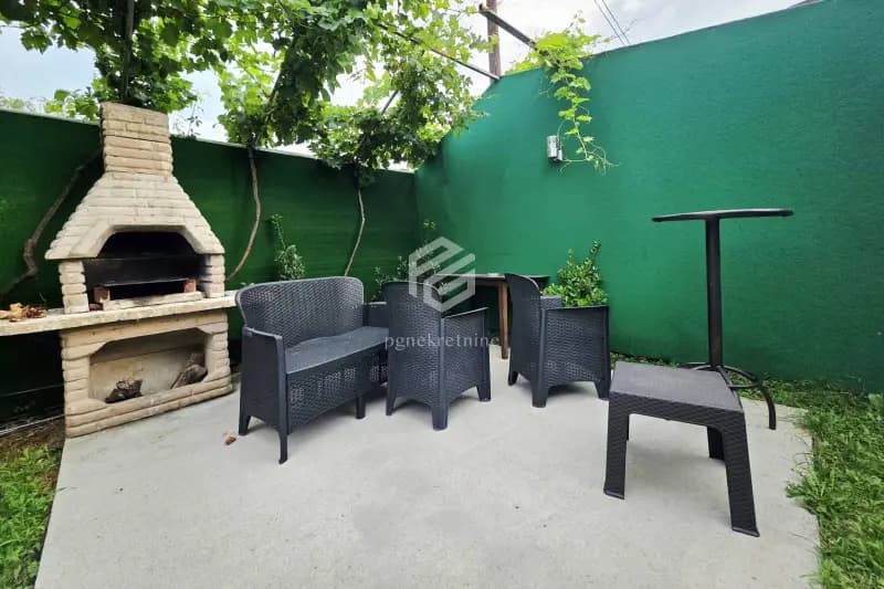 Jednosoban stan 36m2 + dvorište 150m2 + parking, Donja Gorica – Podgorica
