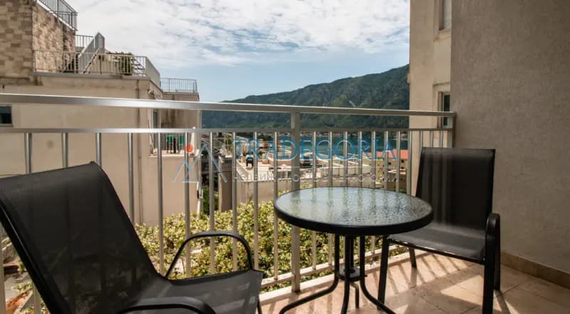 Havuzlu modern komplekste eşsiz daire (Dobrota, Kotor)