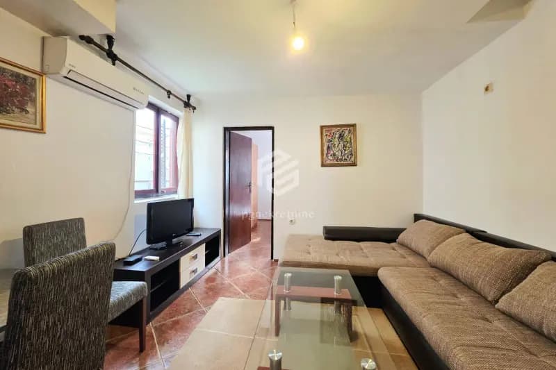 Jednosoban stan 42m2 + dvorište 150m2, Blok IX – Podgorica