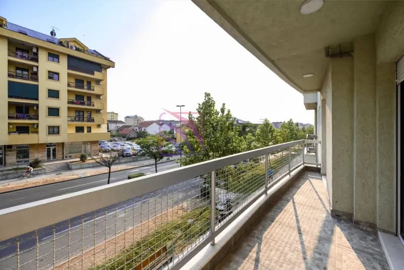 Оренда, однокімнатна квартира, 65м², Старий Аеродром, Подгориця