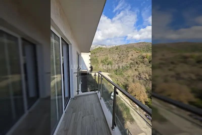 Havuz ve spa merkezi bulunan yeni komplekste iki odalı daire.