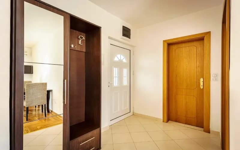 Izdavanje, jednosoban stan, 36m², Becici, Budva