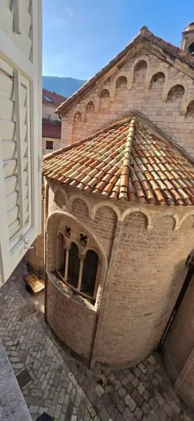 Prodaja nekretnine u Starom Gradu Kotor – 3 spavaće sobe