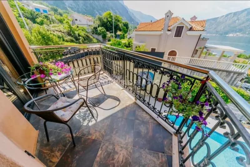 Dobrota, Kotor - Dvosoban stan u kompleksu sa bazenom