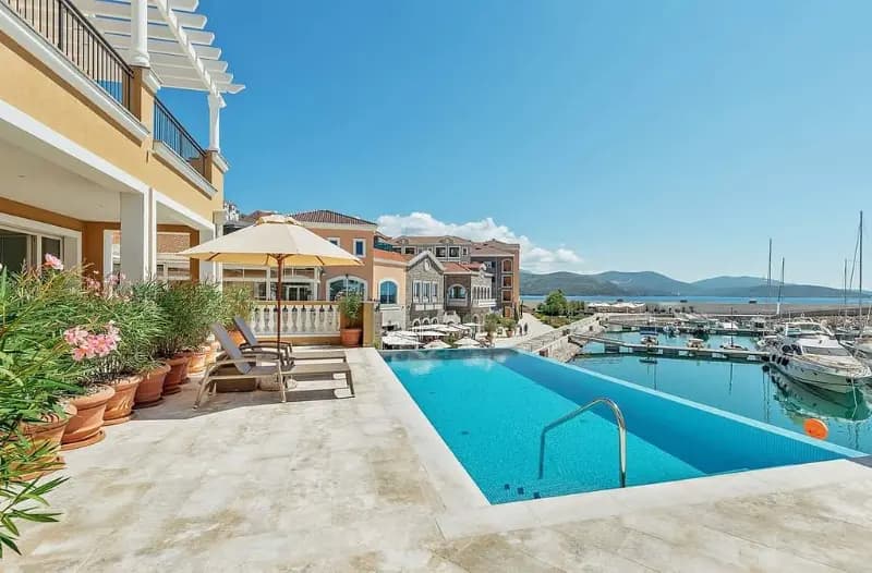 Elegante Einzimmerwohnung an der Meeresküste — Luštica Bay