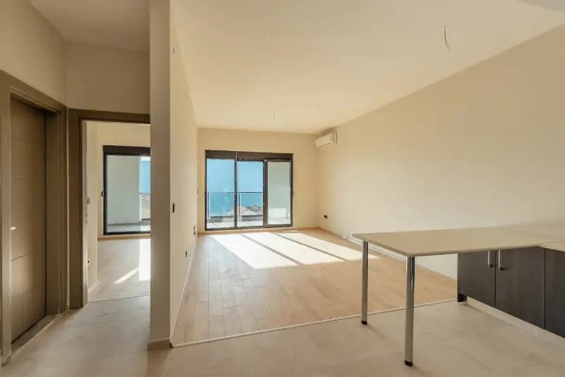 Neue Wohnung in einer Anlage mit Pool in Herceg Novi
