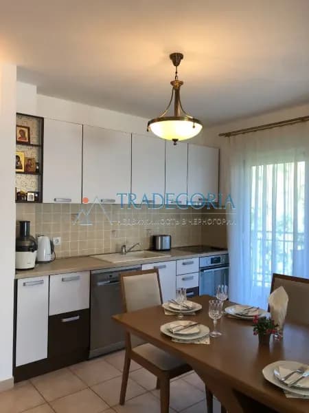 BEÇİÇİ'DE GENİŞ ÜÇ ODALI DAİRE.